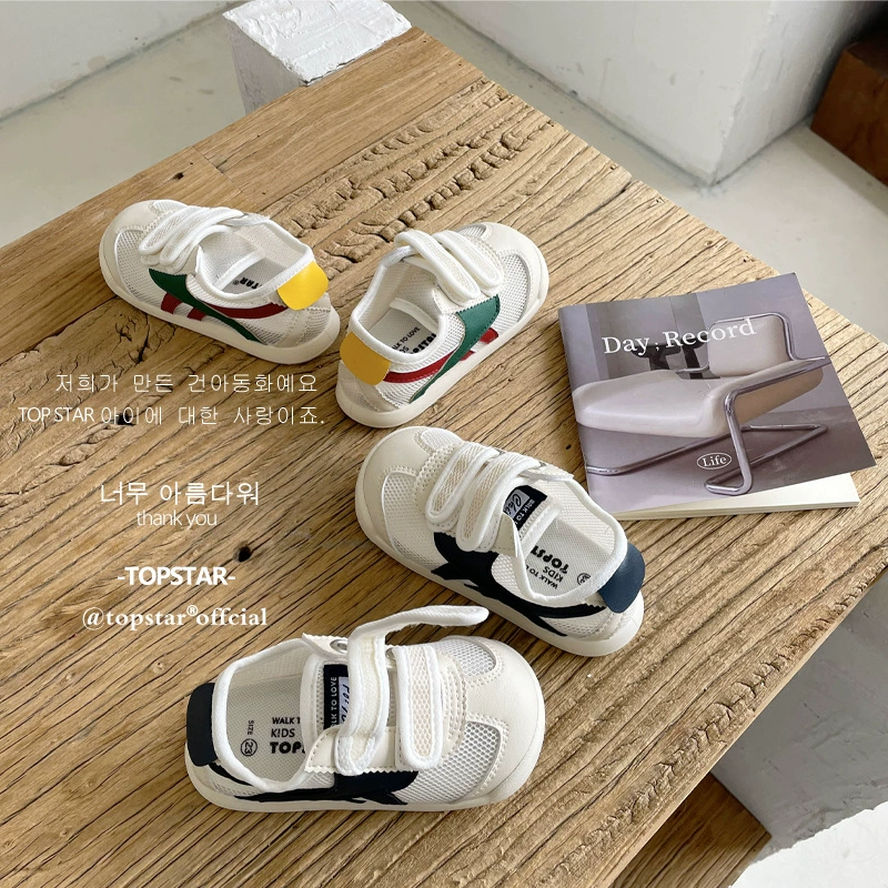 2023 летние новые детские кроссовки на крючке и петле Корейская версия детской обуви с мягким дном, детский сад, Крытый