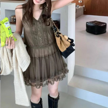 2025 叠穿王~蕾丝花边甜美网纱短款连衣裙木耳边V领设计感背心裙|undefined
