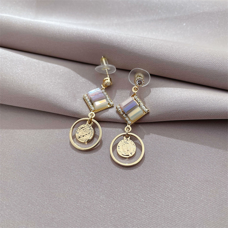 Personality Hit Color Small Earrings Geometric Small Disc Pendant Earrings Simple Ethnic Earrings display picture 3