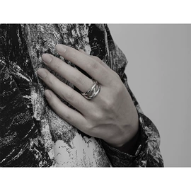 戒指;耳环;项链