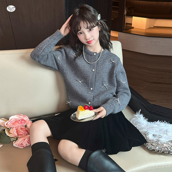Sweater with bow