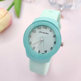 �羳�������e�r��Ůʿ���z�ֱ��ǹ�ɫ������W����ͯʯӢ������l