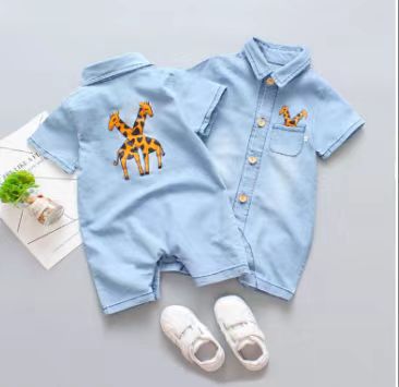 Short-sleeved denim jumpsuit with giraffe