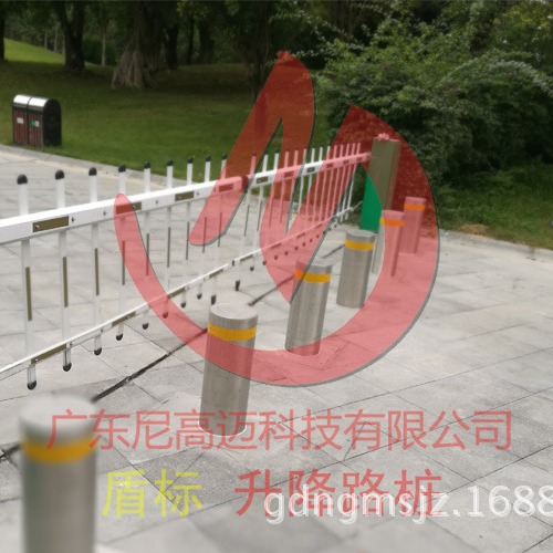 厂家直销济南路障升降柱 钢管伸缩路障柱 自动升降路桩止车柱安装