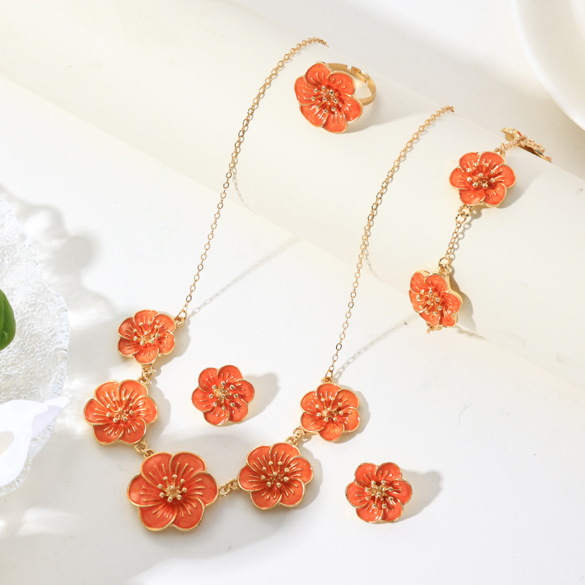 Temperamento transfronterizo europeo y americano Elegante Collar de flores de aceite Pulsera Pendientes Anillo Traje de joyería de estilo palacio retro