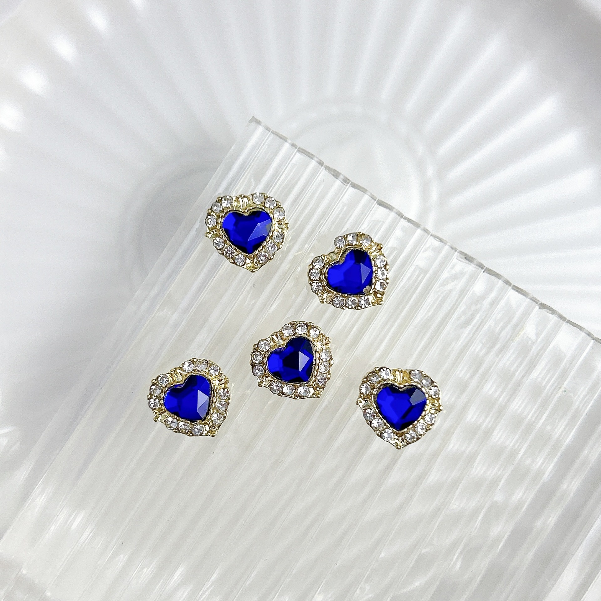 Nueva aleación china joyas de manicura taladro explosión grasa flash Fang amor gota de agua XiFeiYuan la misma armadura de la corte con taladro
