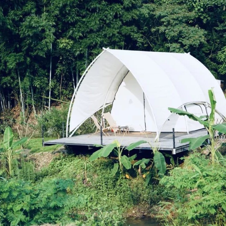 Tiendas de campaña, tiendas de campaña de formas especiales, tiendas de campaña tipo oruga, tiendas de campaña espaciales tipo calabaza, tiendas de campaña tipo velero, alojamientos únicos, hoteles, campamentos al aire libre, parasoles