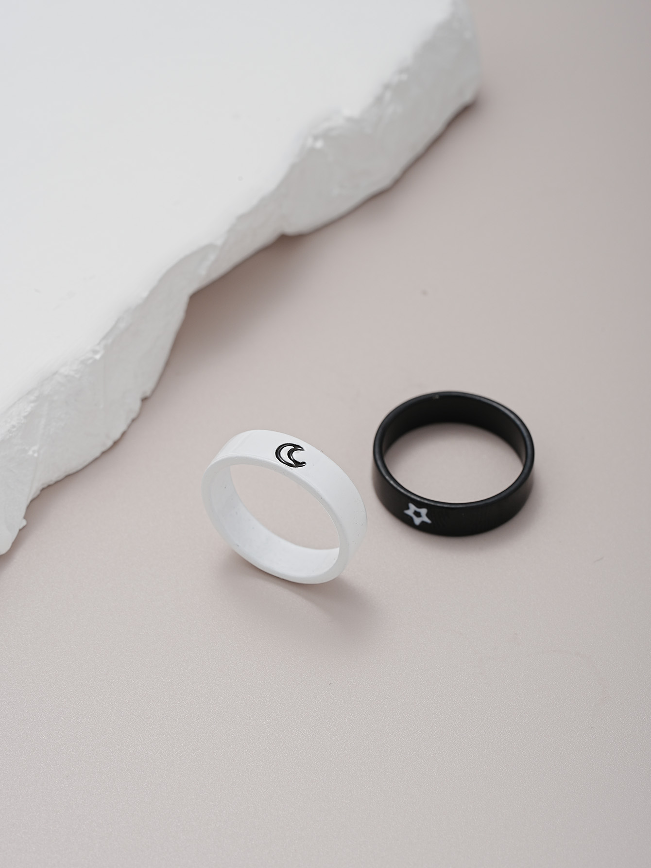 Couple Ring Black And White Lucky 8 Character Design Set_voghion.com