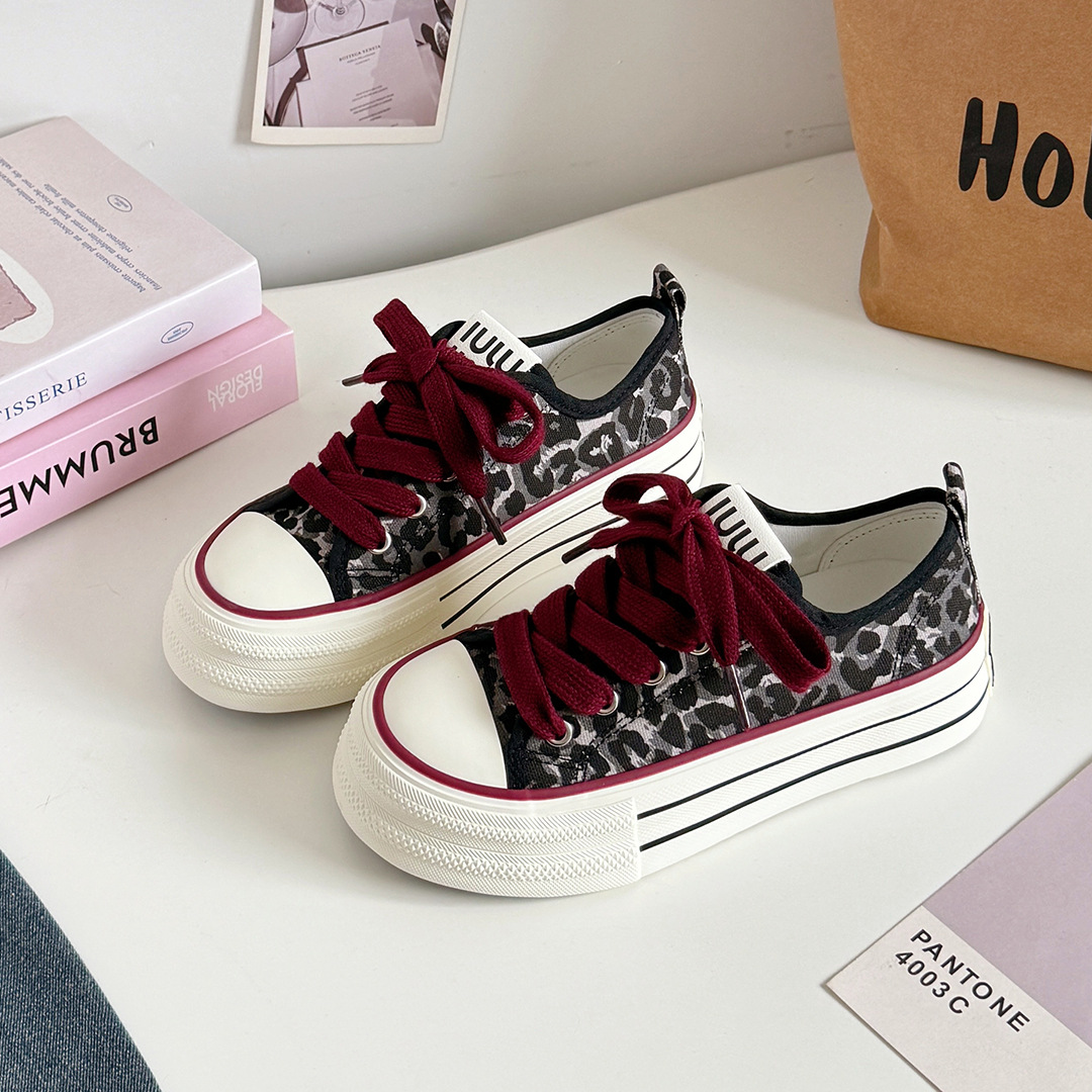 Estilo de Hong Kong nicho zapatos de lona de suela negra y gruesa mujer 2025 nuevos zapatos deportivos de tablero estudiantil h1323 a principios de otoño