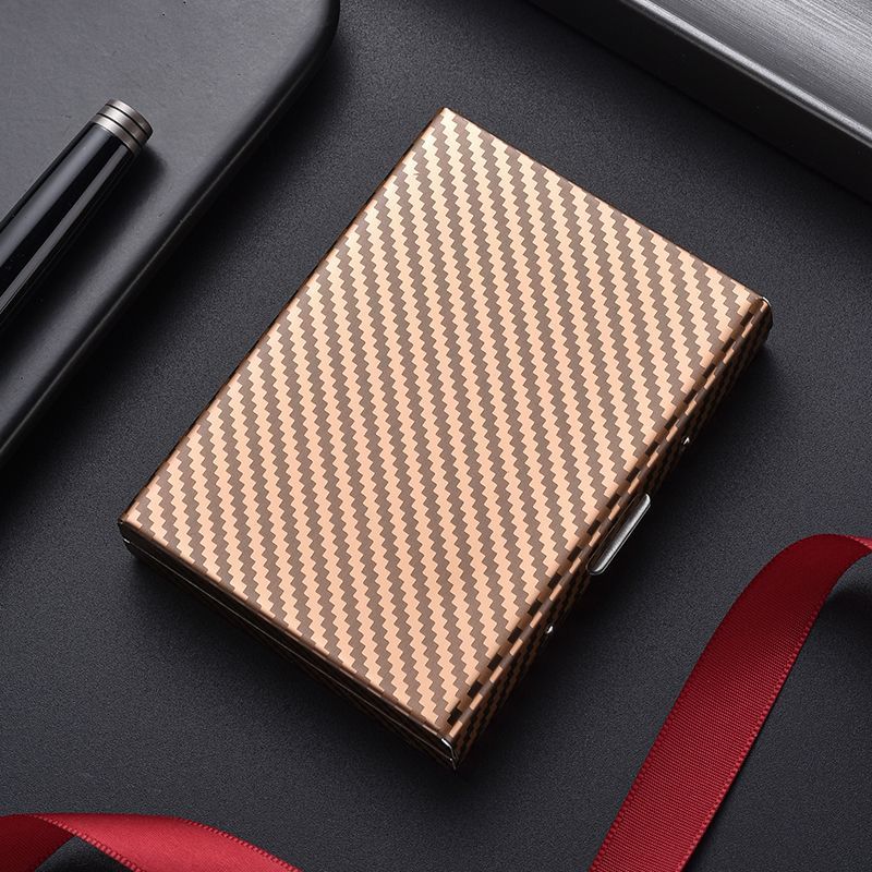 Titular de la tarjeta de acero inoxidable para hombres titular de la tarjeta de metal de cepillo antirrobo titular de la tarjeta de caja de tarjeta pequeña anti-desmagnetizador de las mujeres para el permiso de conducir