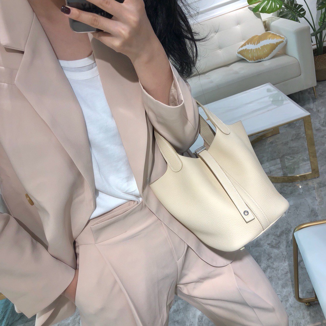 2022 nuevo color a juego bolsa de cesta de verduras bolso de cubo de piel de vaca patrón de Litchi primera capa de piel de vaca simple bolso portátil de mujer