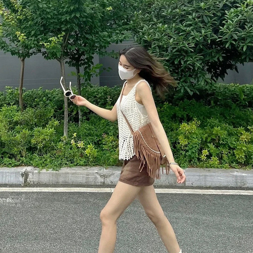 2024 Western and European Retro Fringe Bag with imitation crocodile leather saddle bag, fashionable and trendy, unisex crossbody shoulder bag