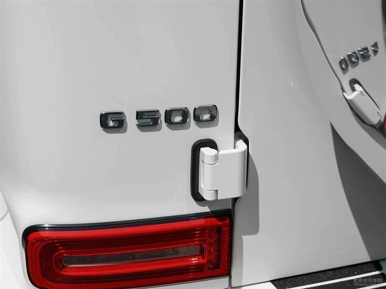 Suitable for Mercedes-Benz G500, G550, G55, G63, G65 AMG models: includes emblem, lettering, tail emblem, V8 side emblem, and fender emblem
