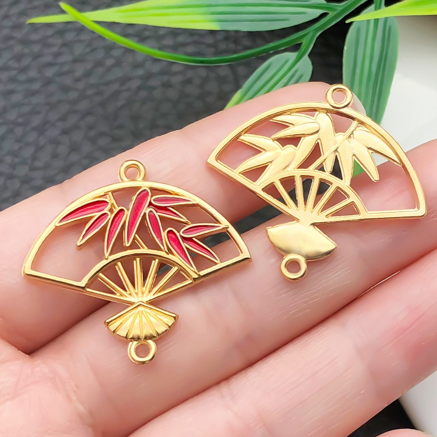 22457-ZH-红色滴油锌合金中国风双吊古典风竹叶扇30x