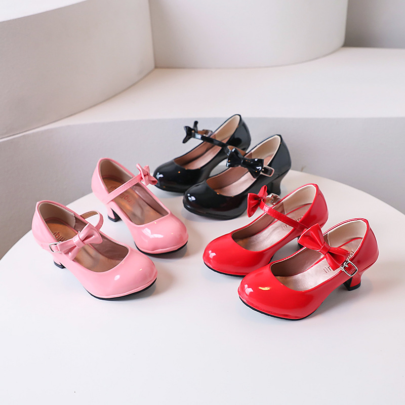 2025 New Summer Girls Princess Shoes Little Girls High Heels School Performance Small Leather Shoes Soft Sole Black Shoes