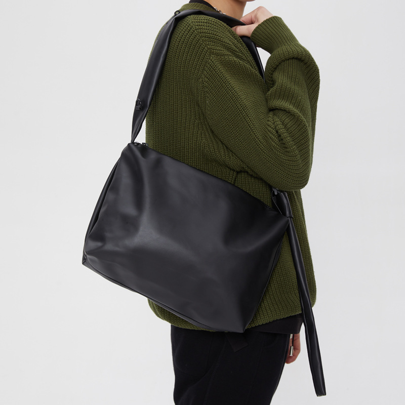 Wholesale new spot men's simple retro Japanese style shoulder bag horizontal square leather messenger bag trendy travel bag Wholesale new spot men's simple retro Japanese style shoulder bag horizontal square leather messenger bag trendy travel bag