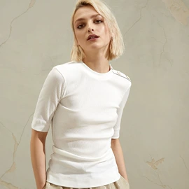 女式针织衫;羽绒服;时尚休闲套装