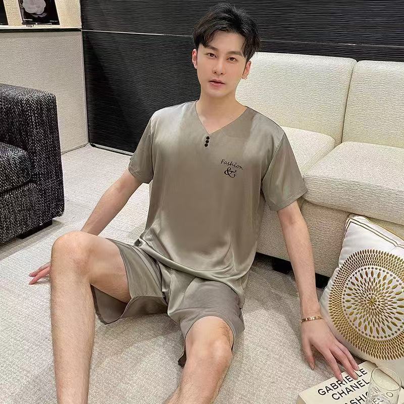카키색