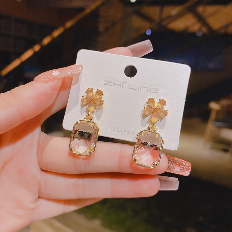 13g Weight Artificial Crystal Inlay Material 1 Pair Sweet Square Flower Inlay Alloy Artificial Crystal Drop Earrings