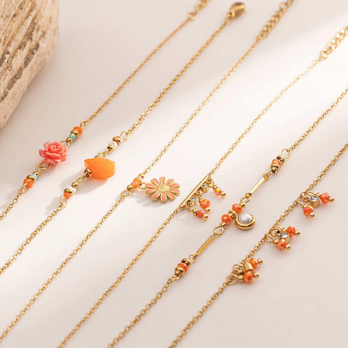 Tena Europa y América naranja con cuentas pulsera de cadena de acero inoxidable apilada y chapada en oro de 18 quilates simple joyería de mano ins para mujer