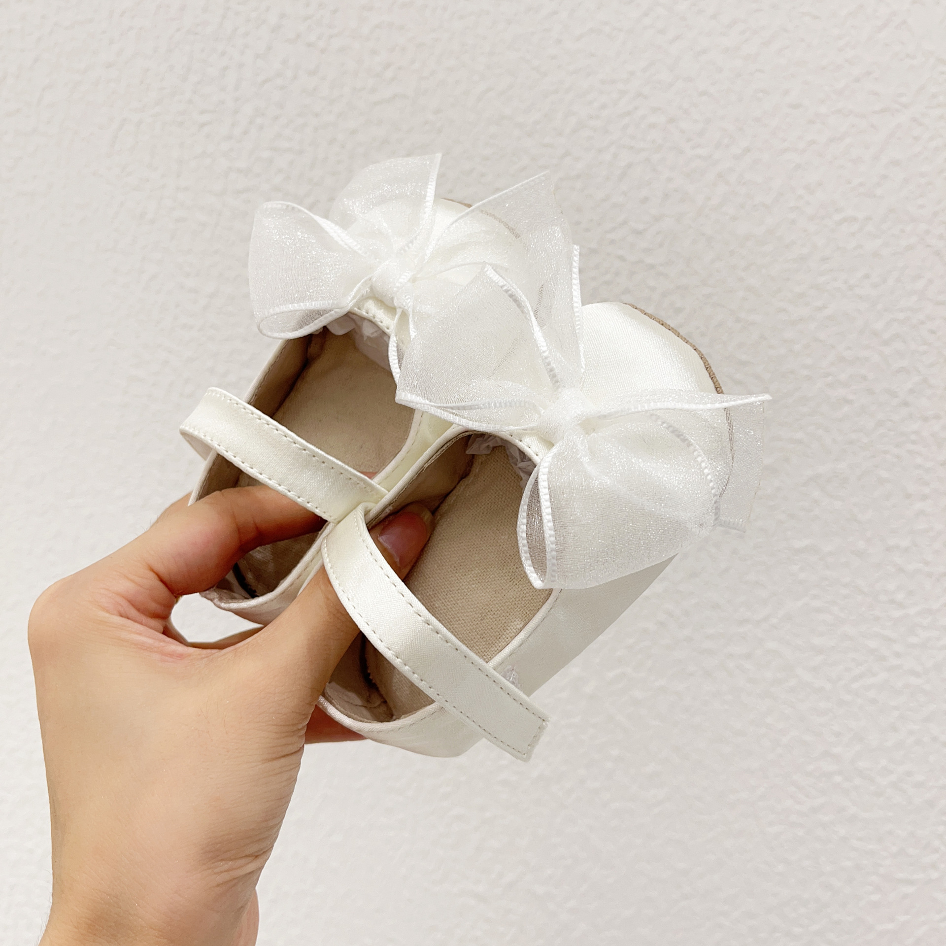 2023 nuevo bebé niña lindo arco princesa zapatos infantil color sólido Velcro antideslizante Niño Zapatos de una sola capa