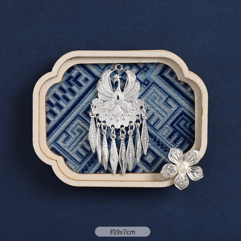 Fridge magnet flower-shaped, 36, peacock