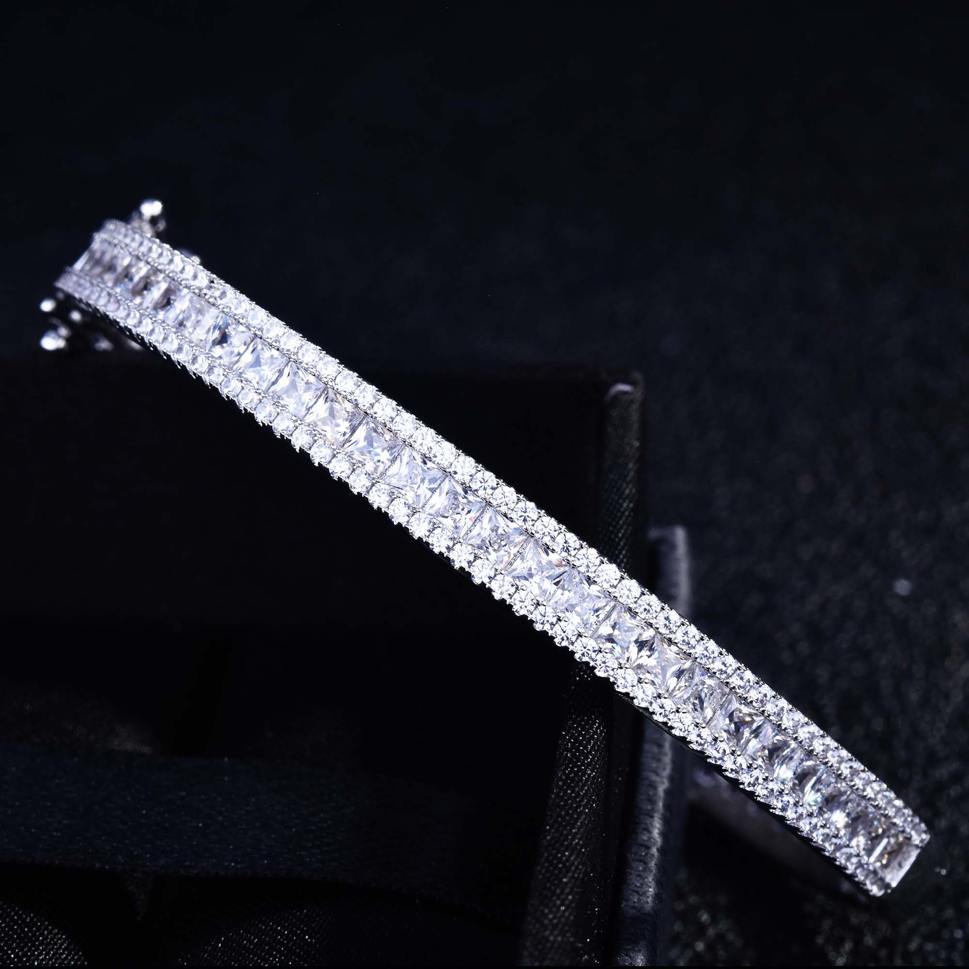 Light Luxury Color Treasure Bracelet Double-sided Micro-inlaid High Carbon Diamond Zircon Colorful Tourmaline Buckle Bracelet display picture 4