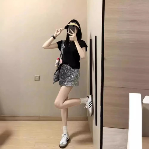 Summer clothing 2024 new style with Korean tea style outfit, a complete set of street-friendly, age-reducing, western style, beautiful little fragrance suit