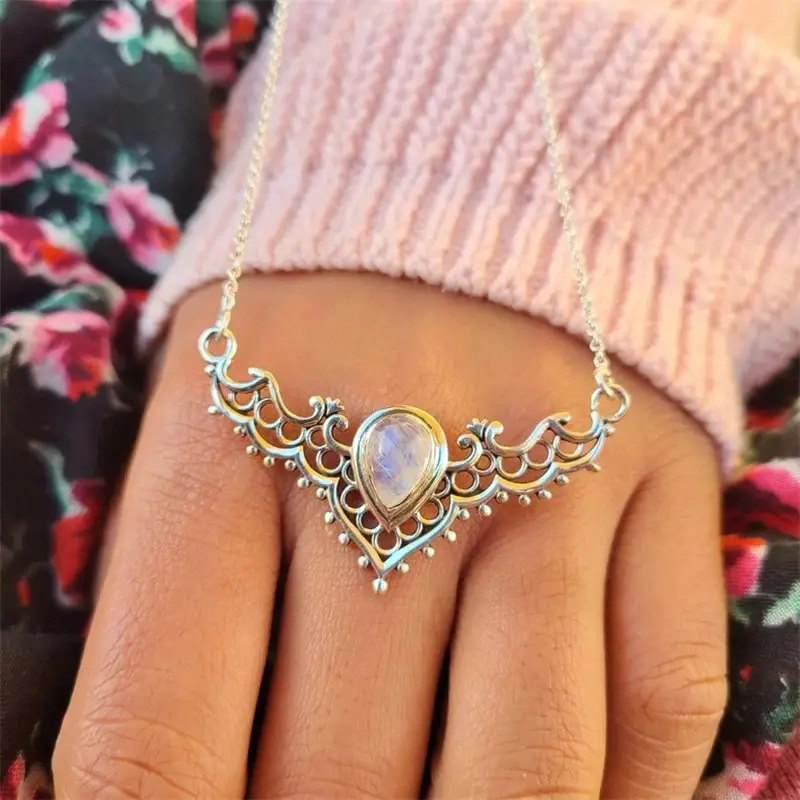 Cao Shi's exquisite and fashionable hollow jewelry, antler inlaid   moonstone necklace, princess high end necklace_voghion.com