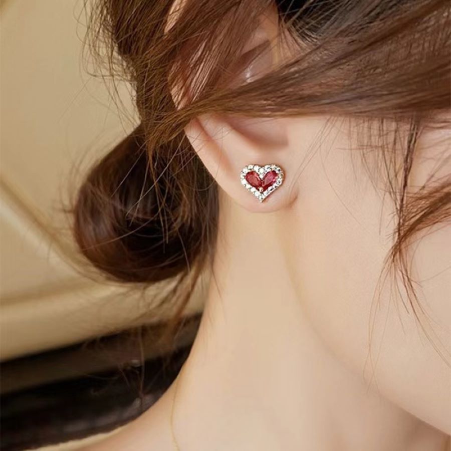 新款爱心超闪微镶锆石耳环小众设计高级红色桃心耳钉气质百搭耳饰