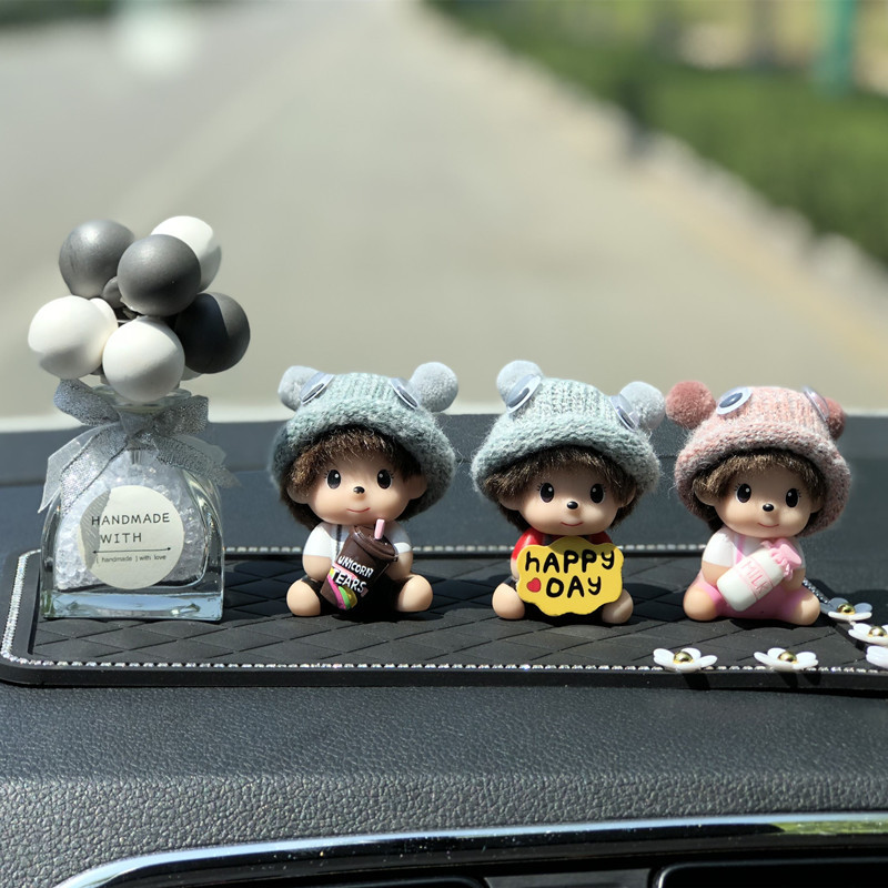 Decoración de automóviles lindos perfumes de automóviles adornos personales creativos Monchichi consola central accesorios interiores de automóviles globos mujeres