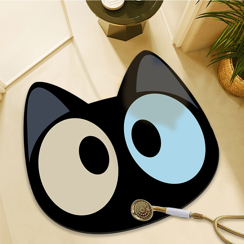 큰 눈의 검은 고양이