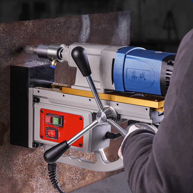 Dongcheng taladro de asiento magnético taladro de succión de hierro hueco taladro magnético de alta precisión taladro de núcleo taladro eléctrico de asiento magnético