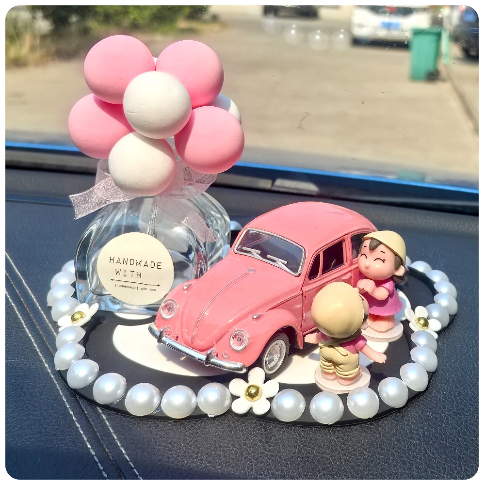 Adorno de automóviles encantador perfumes clásicos de automóviles con diamantes, consola central, decoración interior de pequeños globos frescos