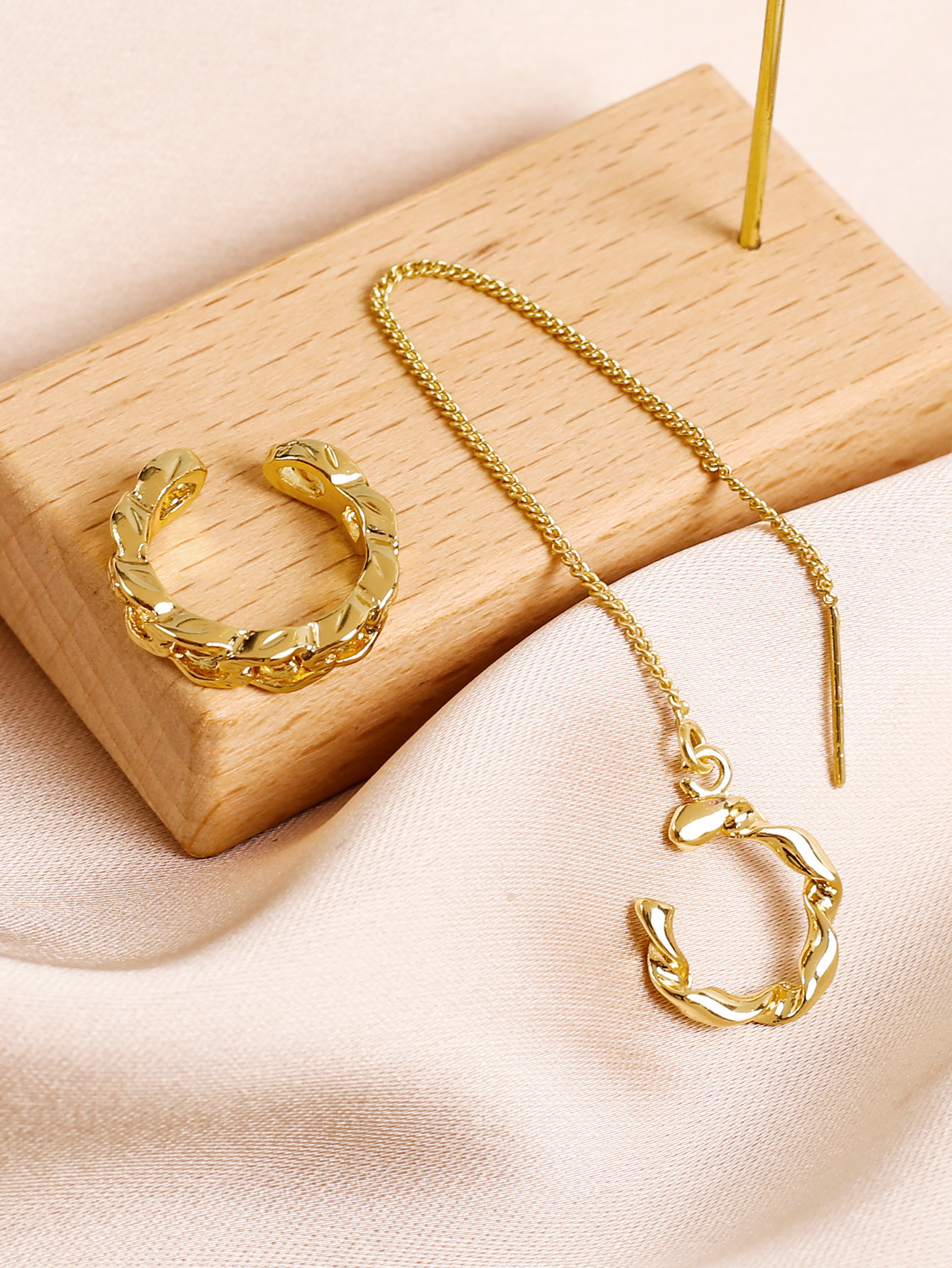 hot accessories Long high end pearl earrings Zircon crystal bee earrings Colorful bird earrings_voghion.com