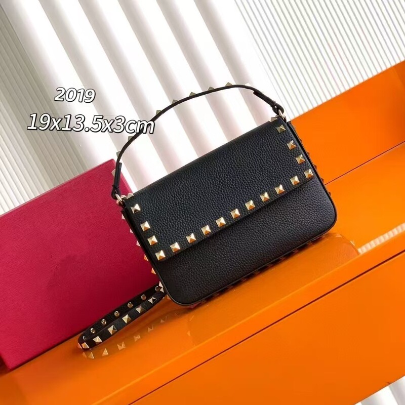 Unique and stylish 2026 small square bag with chain, shoulder and crossbody strap, rivet details, anti-theft, casual style, comes with gift box Unique and stylish 2026 small square bag with chain, shoulder and crossbody strap, rivet details, anti-theft, casual style, comes with gift box