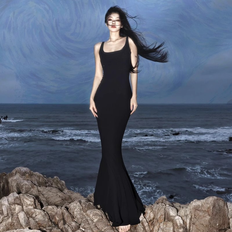 黑色纯欲风性感吊带连衣裙女法式感步步生莲鱼尾包臀长裙子