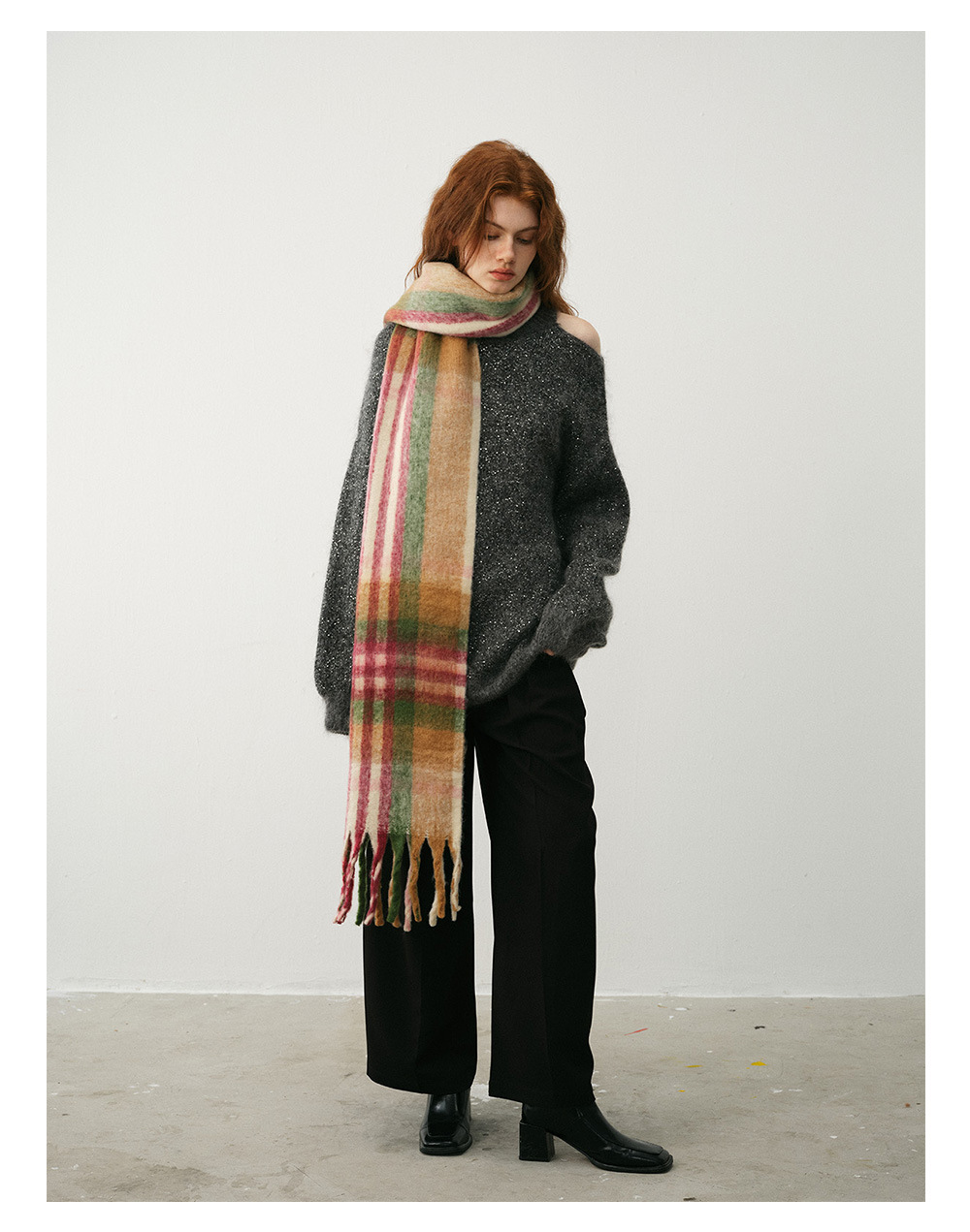 Sciarpa donna in cachemire a quadri con frange invernale_voghion.com