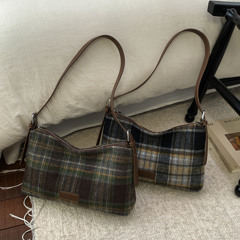 Retro Plaid Stylish Girly Bag 2026 Autumn/Winter Lazy Style Baguette Bag Versatile for Commuting Single Shoulder Crossbody Retro Plaid Stylish Girly Bag 2026 Autumn/Winter Lazy Style Baguette Bag Versatile for Commuting Single Shoulder Crossbody