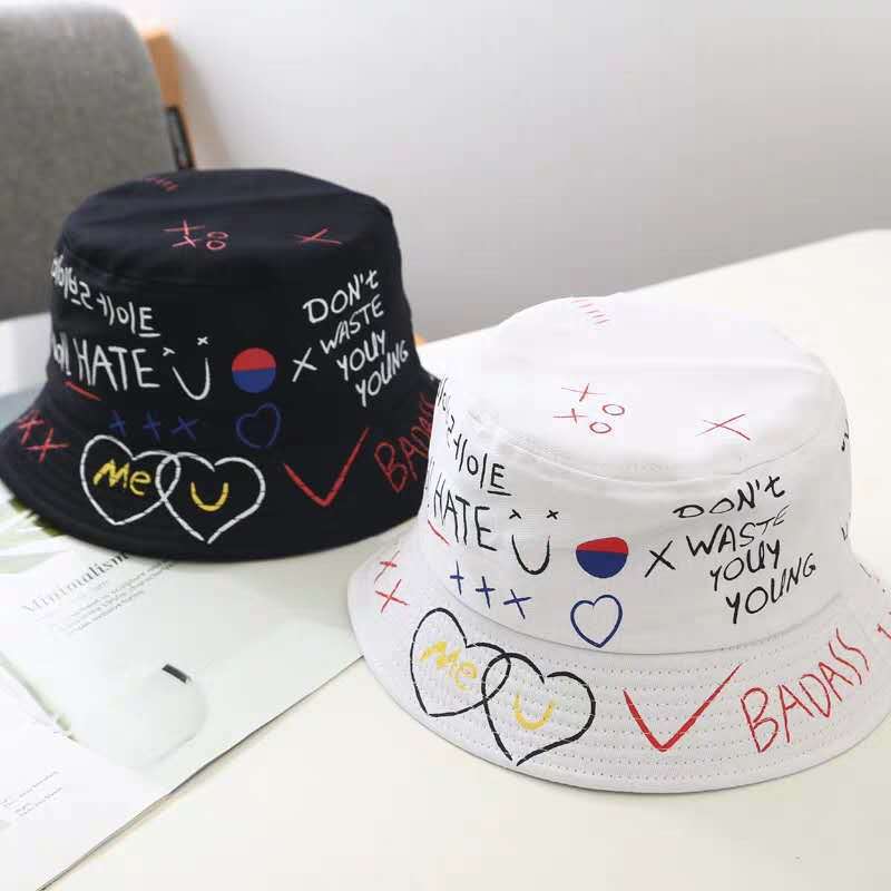 New casual sunshade fisherman hats, trendy and fashionable basin hats, men's and women's hats, personalized graffiti patterns, black and white detail image 2