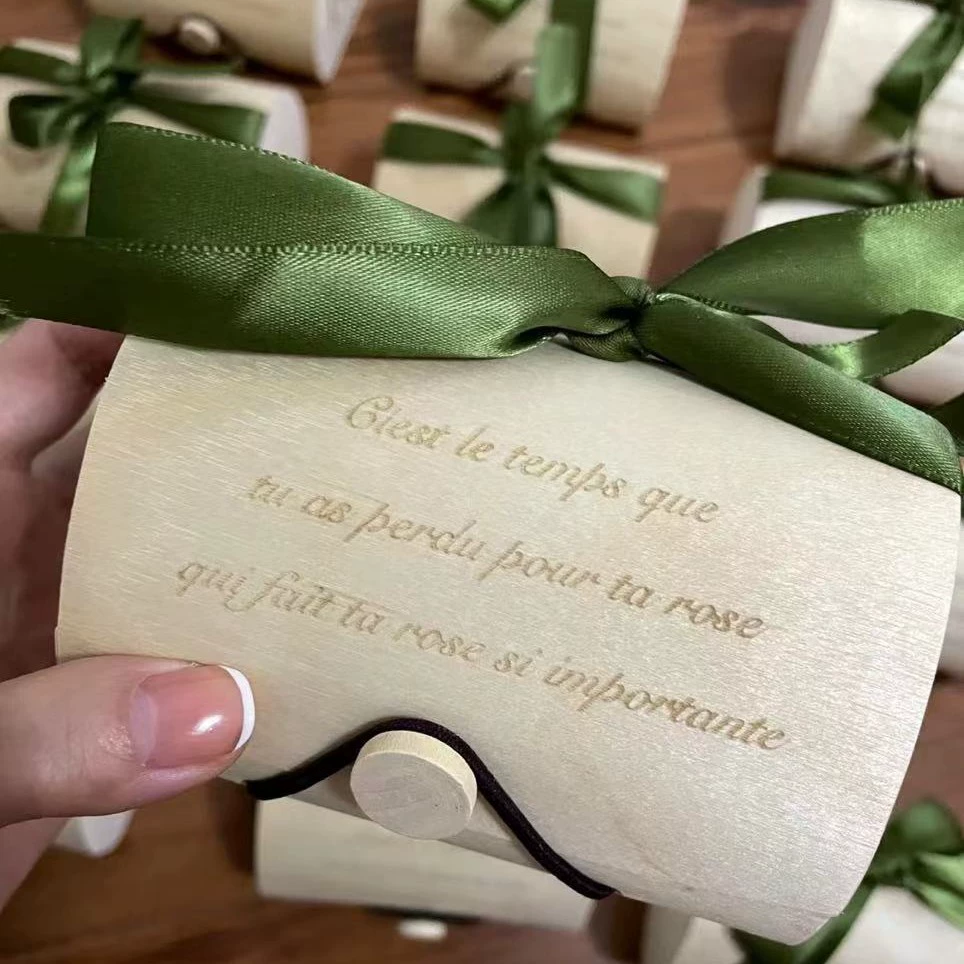 2025 Новая маленькая красная книга в одном стиле, свадебная коробка конфет, коробка из коры, подарочная упаковка для помолвки, сопровождающая подарочная коробка премиум-класса