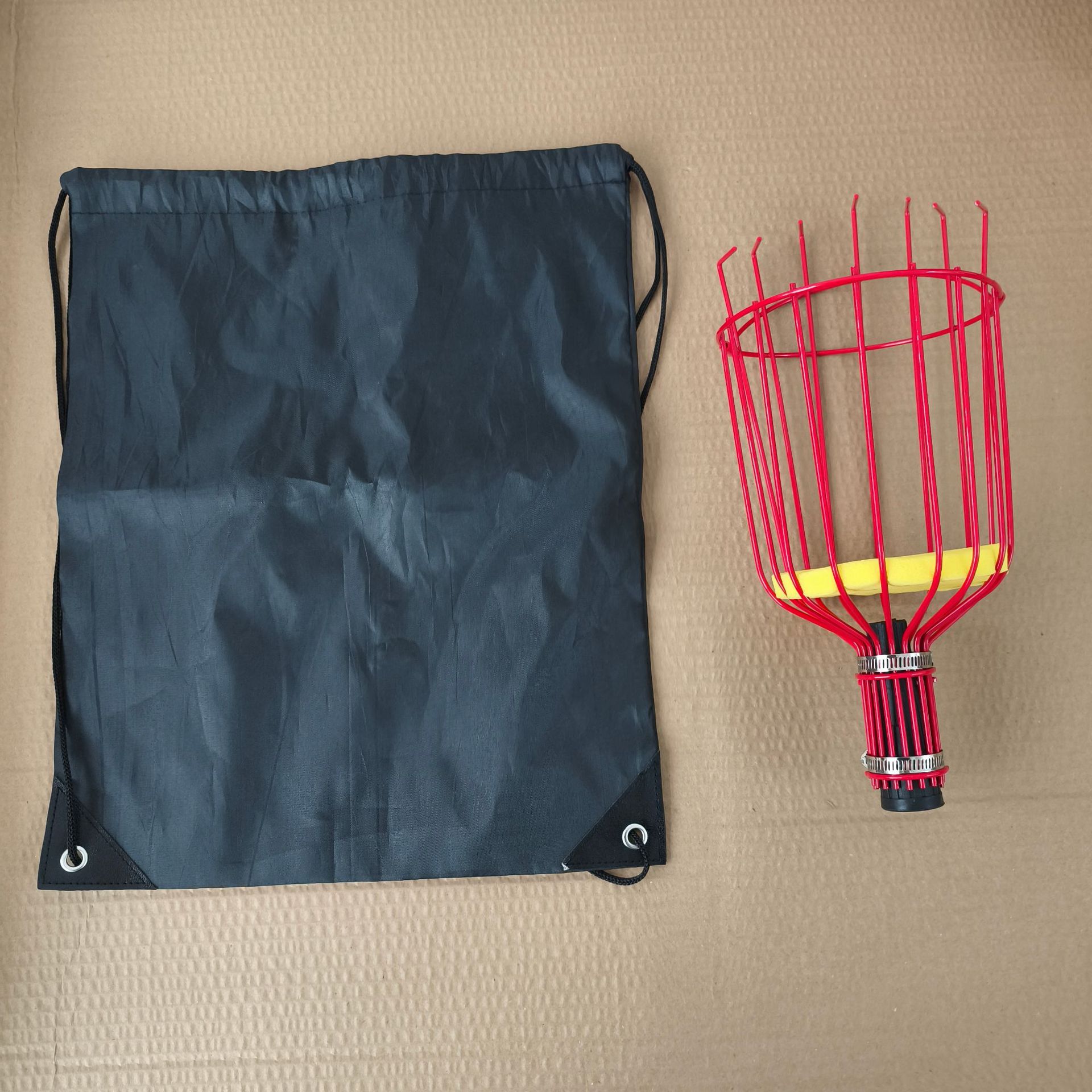 과일 따기 빨간 머리 + 검은색 가방