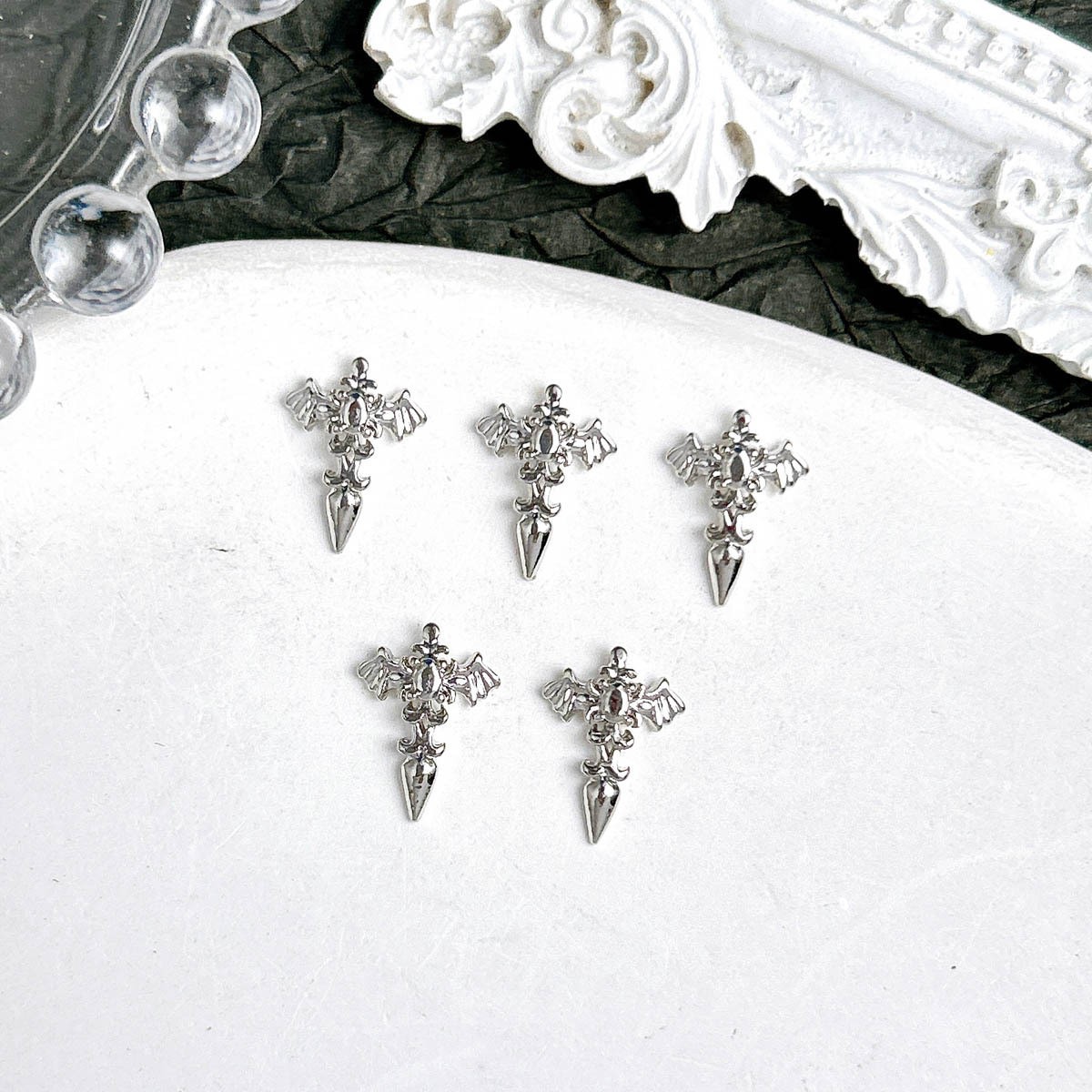 Ventas transfronterizas de joyas de manicuría cruces oro y plata super brillante diamante completo retro punk cruces joyas accesorios diy