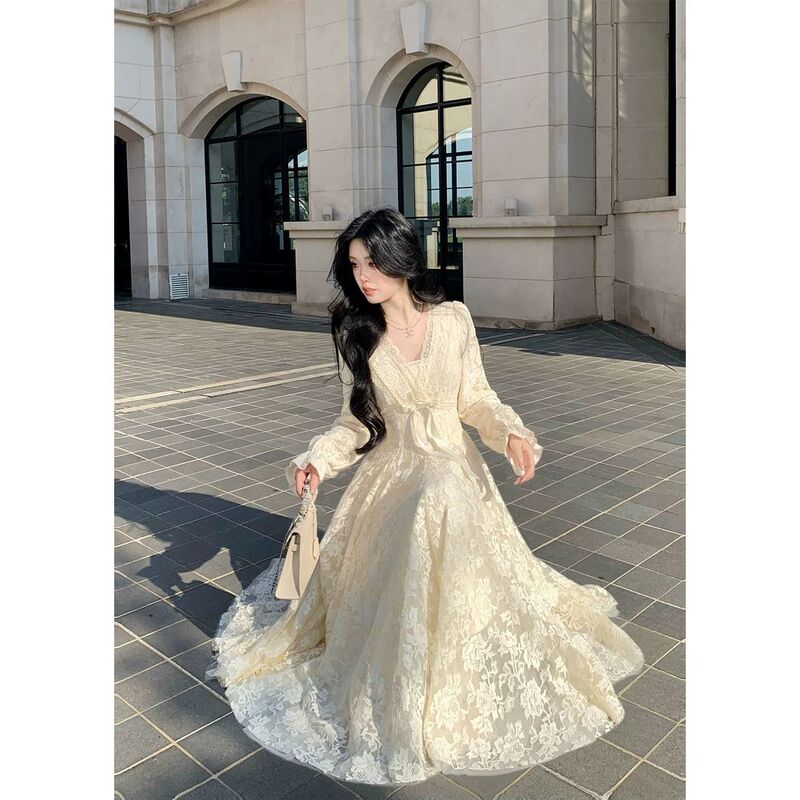 Rosemary Garden French Style Pure Desire V-Neck Lace Dress with Waist-Cinching Design, Elegant Puffy Skirt with Fleece Lining, 2025 New Model