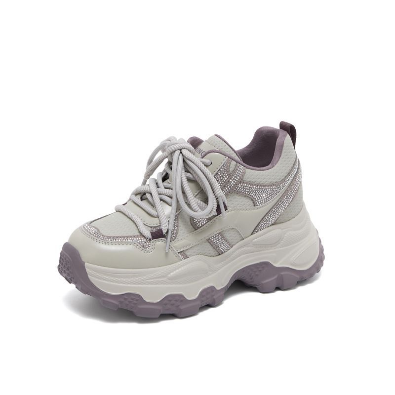 Pequeños zapatos de suela gruesa para mujeres 2026 nueva primavera versátil correr ligera antideslizante zapatillas deportivas pequeñas