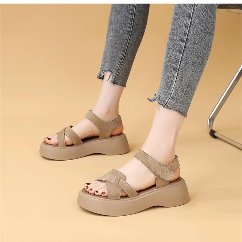 Sandalias romanas de base gruesa coreana para mujeres verano 2026 nueva moda versátil con una base suave no cansada sandalias de playa