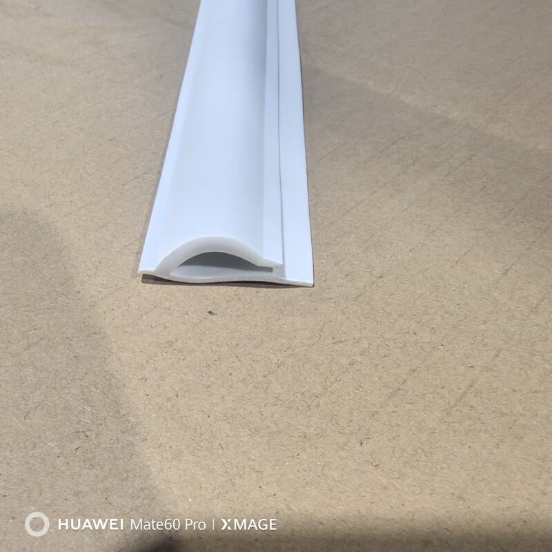 PVC upper wall closing strip P-shaped edge sealing strip decorative strip suitable for plastic floor carpet edge pressing strip edge wrapping strip PVC upper wall closing strip P-shaped edge sealing strip decorative strip suitable for plastic floor carpet edge pressing strip edge wrapping strip