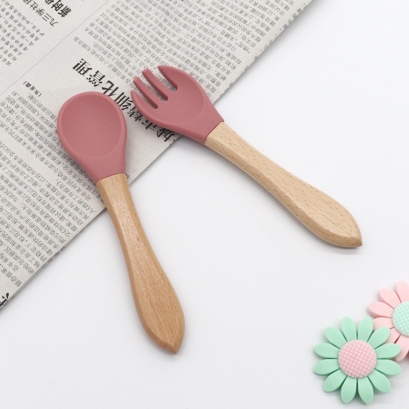 진한 빨간색 포크