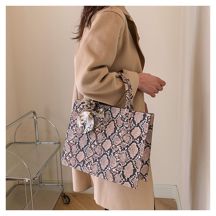 Sciarpa di seta alla moda in pelle di serpente, borsa da donna alla moda e personalizzata, nuova elegante borsa a mano di grande capacità del 2024_voghion.com