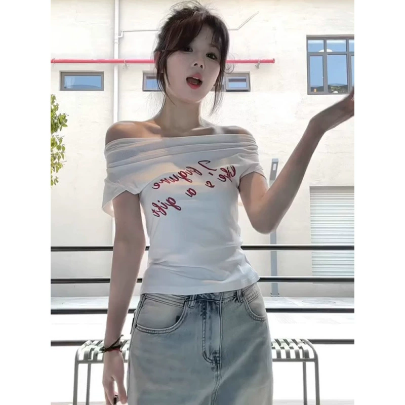 Футболка с короткими рукавами и буквенным принтом для милых девочек, женская летняя дизайнерская тонкая короткая футболка с открытыми плечами на одно плечо